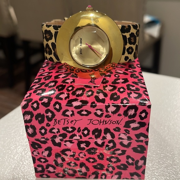 Betsey Johnson Leopard Strap Watch - Picture 4 of 12